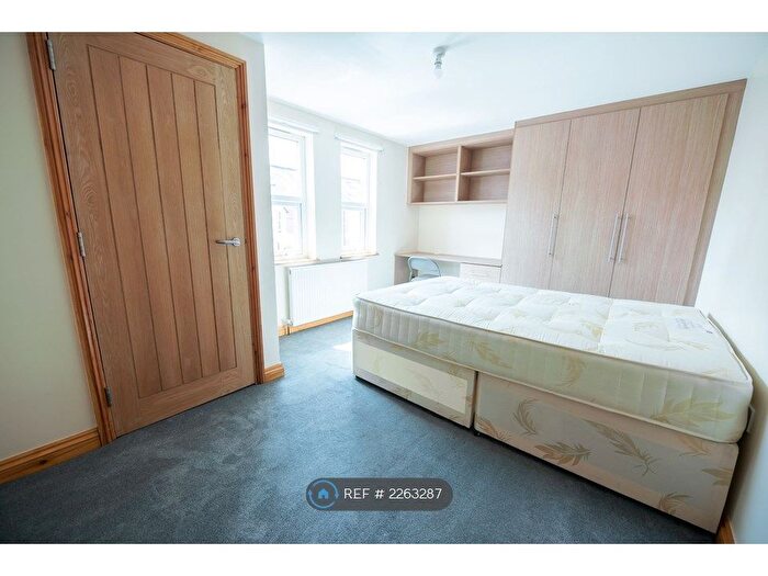 6 Bedroom Terraced House To Rent In De Beauvoir Road, Reading, RG1