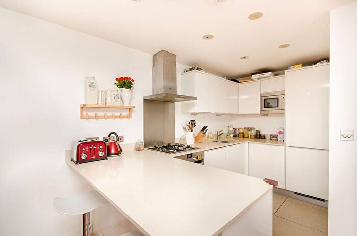 2 Bedroom Flat To Rent In Felsham Road, West Putney, London, SW15