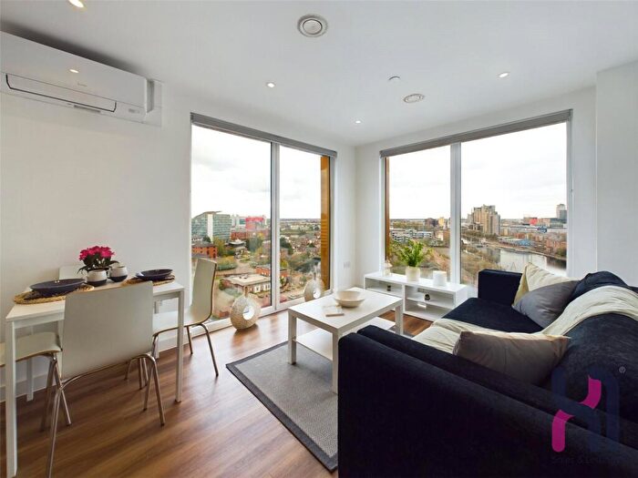 2 Bedroom Flat To Rent In The Gateway, Trafford Road, Salford, M5