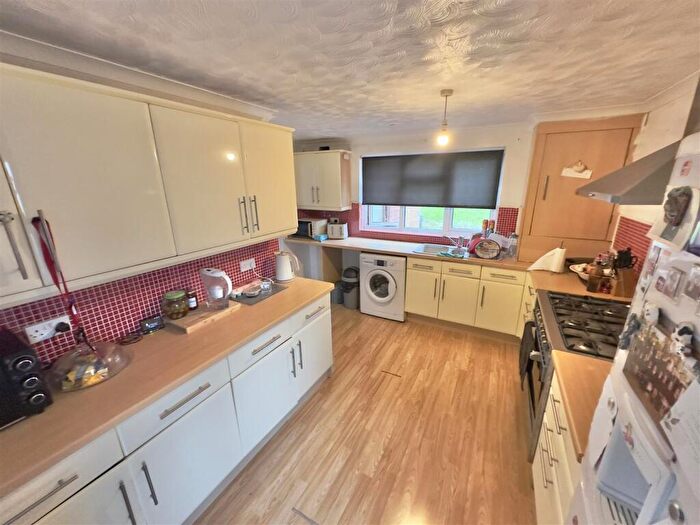 3 Bedroom Semi-Detached House For Sale In Manor Crescent, Newport, PO30