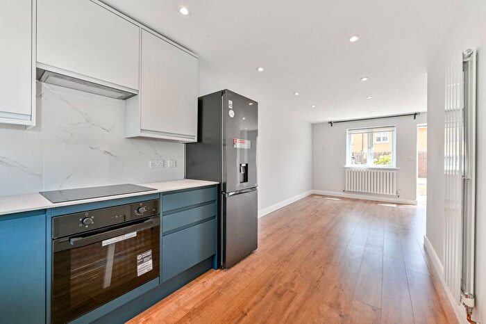 2 Bedroom Terraced House To Rent In Merriam Avenue, Hackney, London, E9