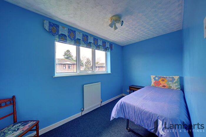 3 Bedroom End Of Terrace House For Sale In Archer Close, Studley, B80