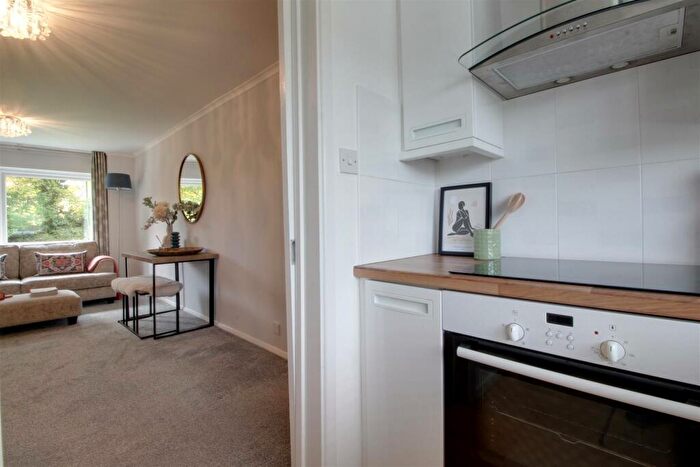 1 Bedroom Apartment For Sale In White Hill Court, Berkhamsted, HP4