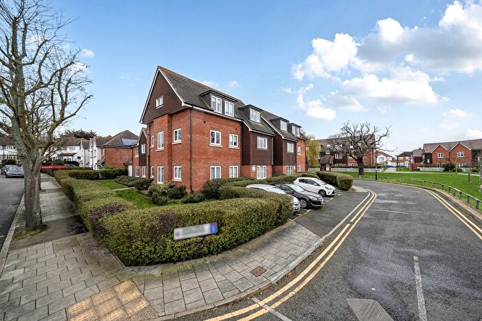 2 Bedroom Flat For Sale In Oaktree Gardens, London, SE9