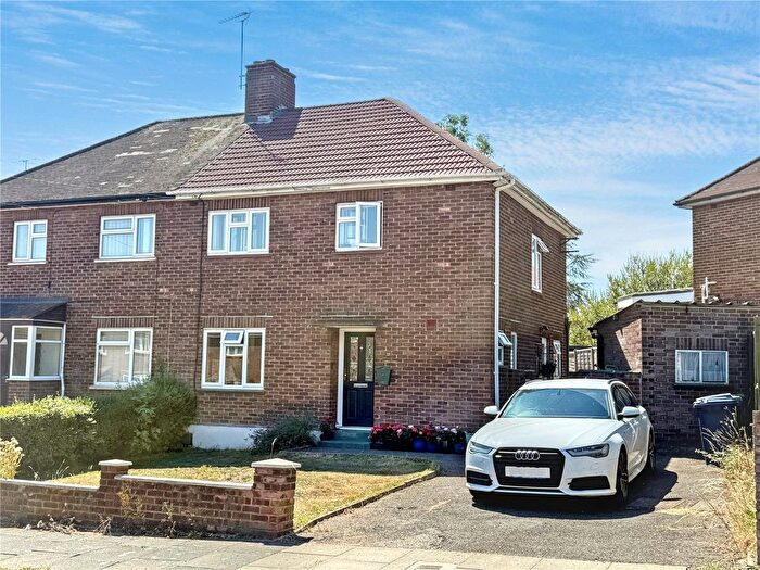 3 Bedroom Semi-detached House For Sale In Nupton Drive, Barnet, EN5