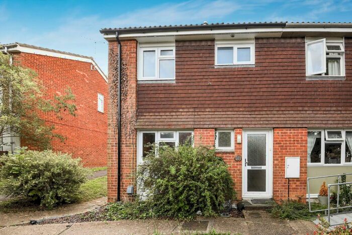 4 Bedroom End Of Terrace House To Rent In Rye Close, Guildford, Surrey, GU2