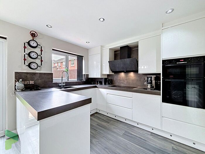 5 Bedroom Town House For Sale In Maple Mews, Clearwater Village, Darwen, BB3