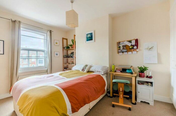 2 Bedroom Flat To Rent In Queenstown Road, Battersea, London, SW8