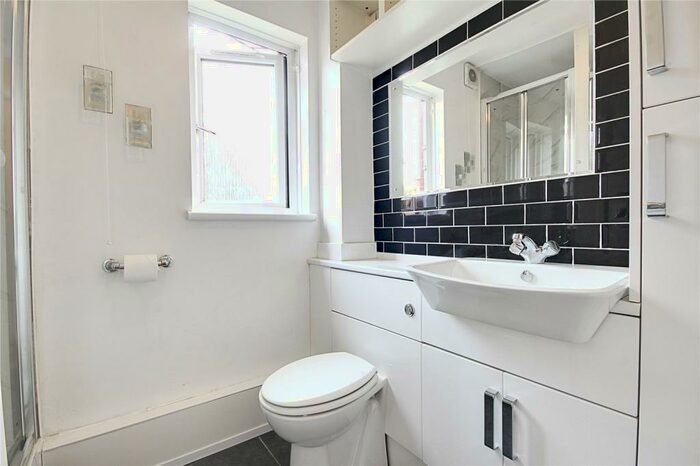 1 Bedroom Flat To Rent In Maltby Drive, Enfield, EN1