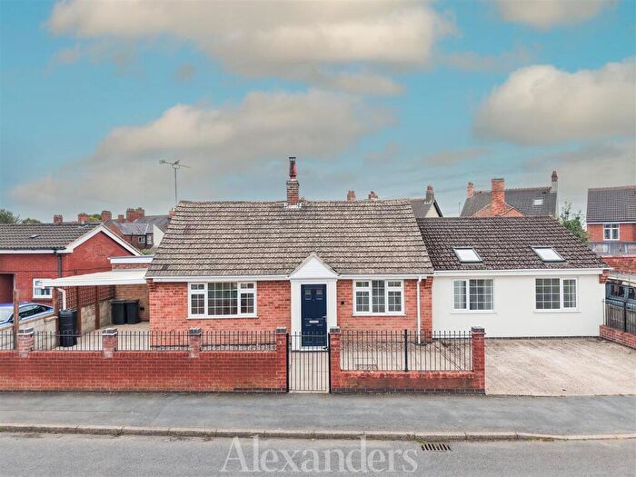 3 Bedroom Bungalow For Sale In West Walk, Ibstock, LE67