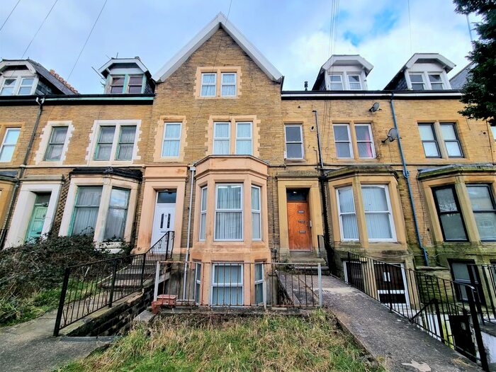 2 Bedroom Flat To Rent In Woodview Terrace, Bradford, BD8
