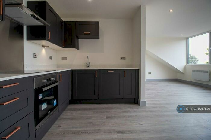 2 Bedroom Flat To Rent In Stanningley Road, Pudsey, LS28