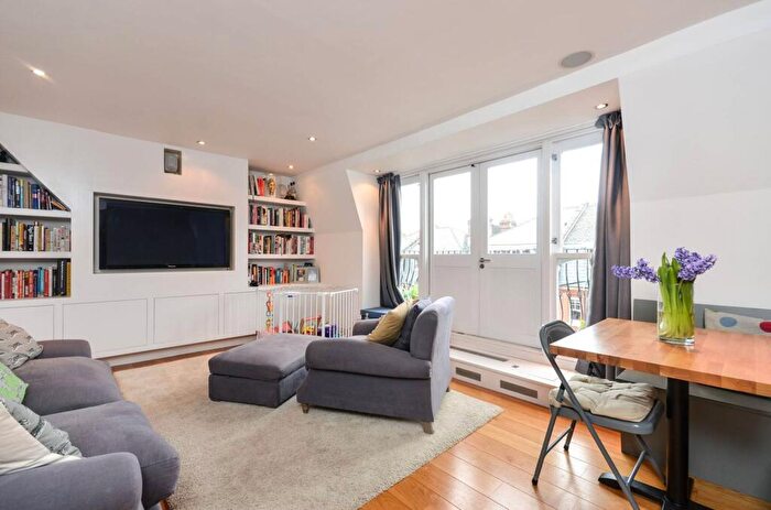 2 Bedroom Flat To Rent In Glenloch Road, Belsize Park, London, NW3