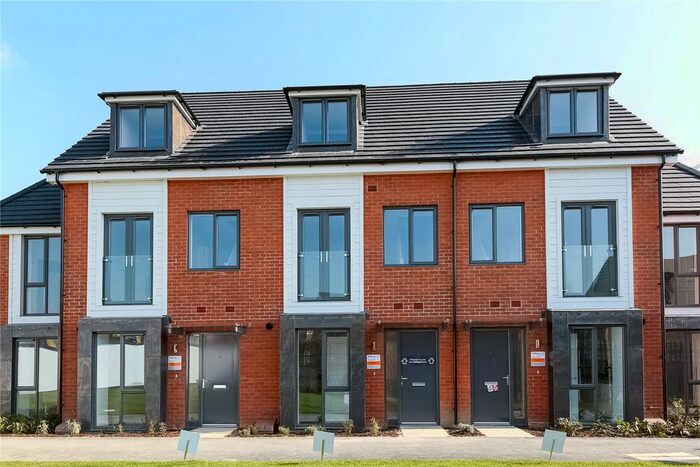 3 Bedroom Town House To Rent In Kennet Walk, Reading, Berkshire, RG1