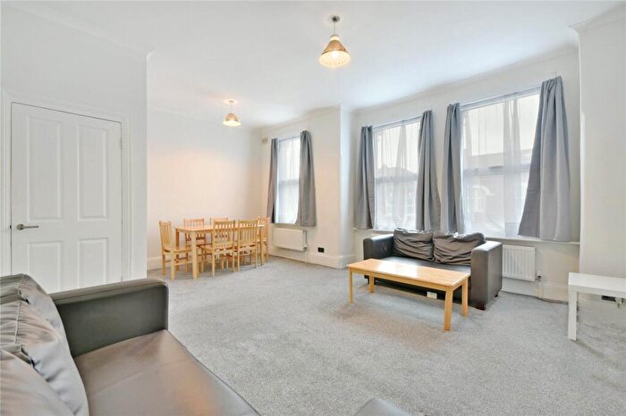 3 Bedroom Flat To Rent In Cranhurst Road, Willesden Green, NW2