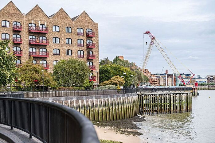 2 Bedroom Maisonette For Sale In Trafalgar Court, Wapping, London, E1W