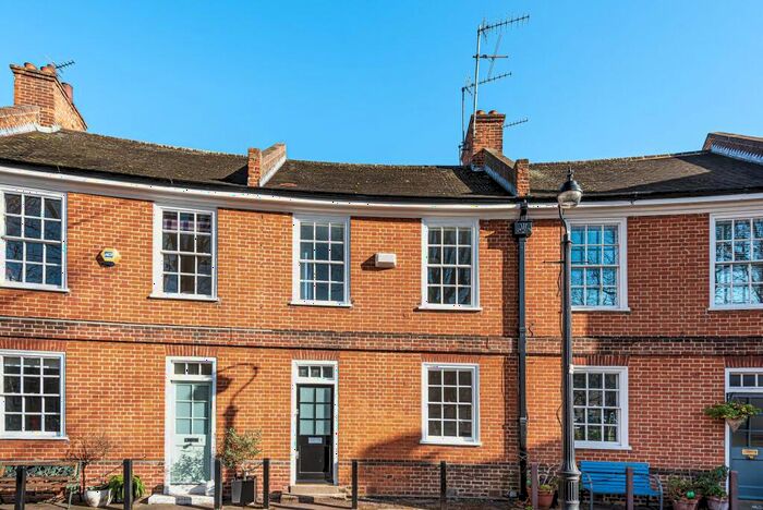 3 Bedroom Terraced House To Rent In Denny Crescent, London, SE11