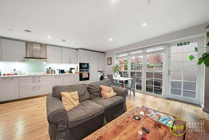 3 Bedroom Flat For Sale In Molesworth Street, Lewisham, London, SE13