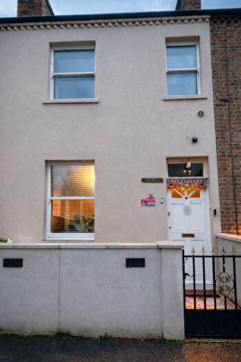 3 Bedroom Terraced House To Rent In School Road, Hounslow, TW3