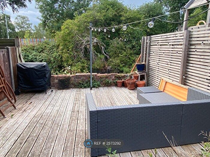 1 Bedroom Flat To Rent In Twilley Street, London, SW18