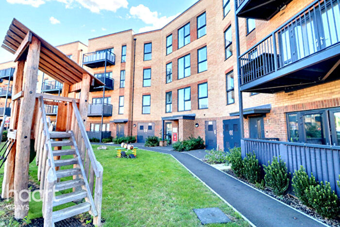 2 Bedroom Flat For Sale In Devonshire Close, Grays, RM20