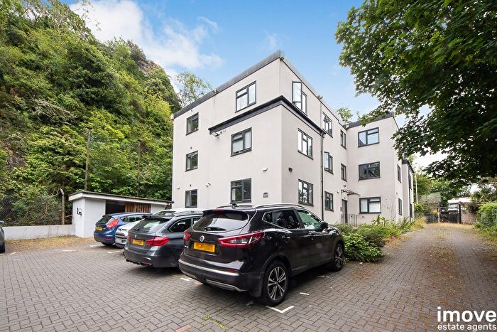 2 Bedroom Flat To Rent In Oliver Court, Teignmouth Road, Torquay, TQ1