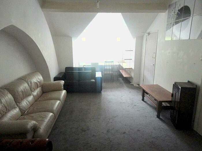 5 Bedroom Semi-Detached House To Rent In Birchfields Road, Victoria Park, M13