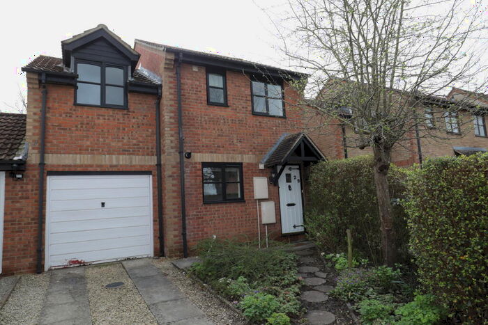 3 Bedroom Link Detached House To Rent In Kingfisher Drive, Westbury, Wiltshire, BA13