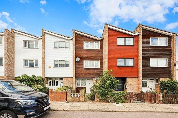 4 Bedroom Terraced House To Rent In Annie Besant Close, Bow, E3