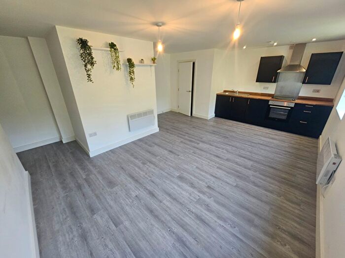 2 Bedroom Flat To Rent In Bingley Road, Bradford, BD9