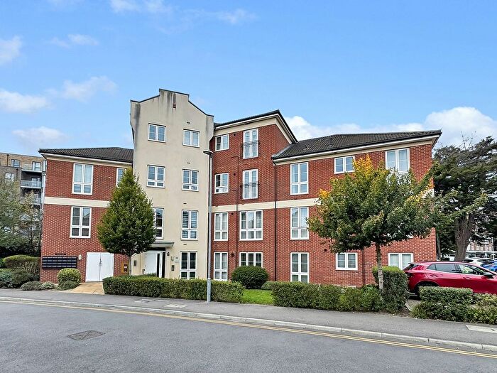 2 Bedroom Flat For Sale In Cambrian Way, Worthing, BN13