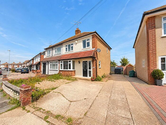 3 Bedroom Semi Detached House For Sale In Prospect Avenue, Stanford-Le-Hope, SS17