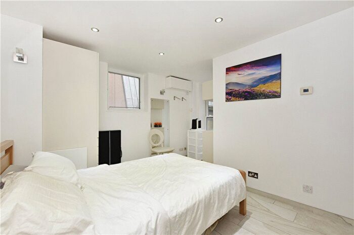 1 Bedroom Flat For Sale In Bird Street, London, W1U