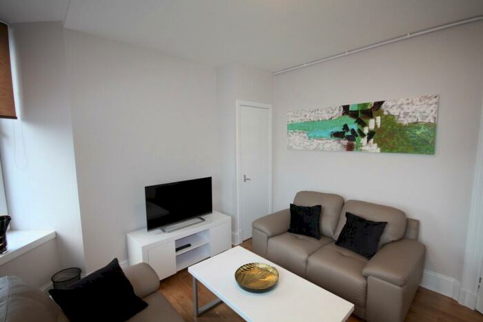 2 Bedroom Flat To Rent In Powis Terrace, Aberdeen, AB25