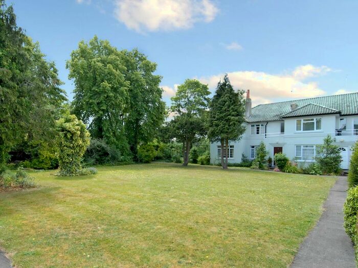 3 Bedroom Apartment To Rent In Florida Court, Bath Road, Reading, RG1