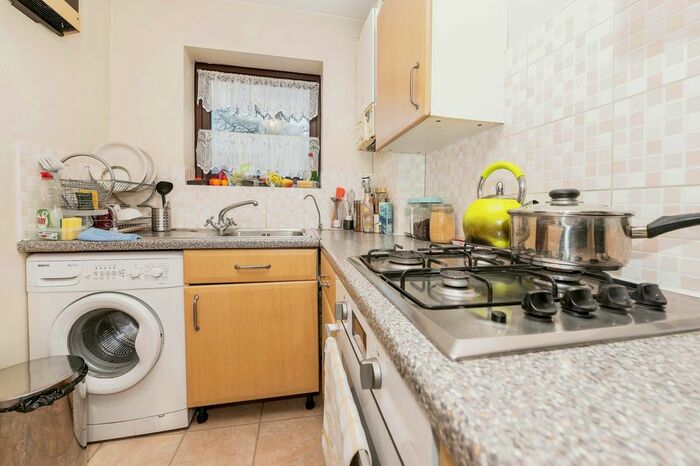 2 Bedroom Terraced House For Sale In Chiltern Gardens, Waller Avenue, Luton, Bedfordshire, LU4