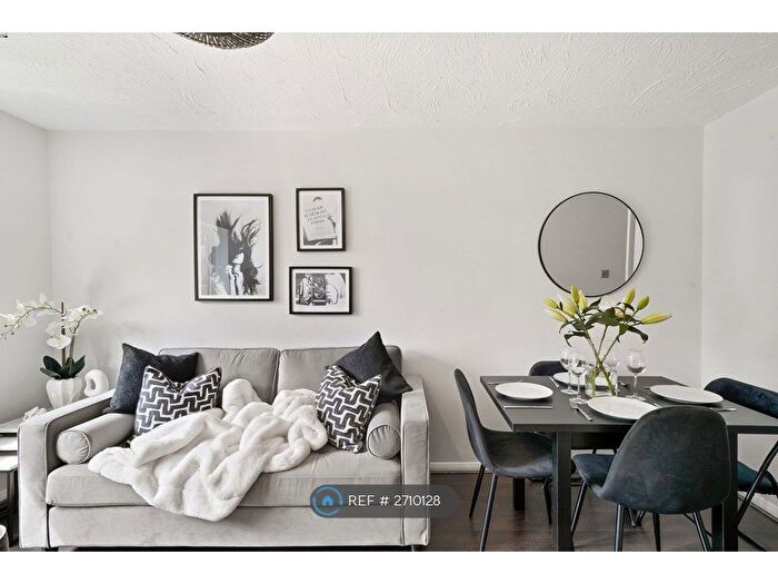 1 Bedroom Flat To Rent In Walton Lodge, London, E18