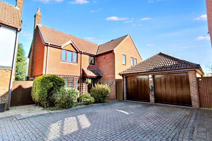 5 Bedroom Detached House For Sale In Todd Close, Holmer Green, HP15