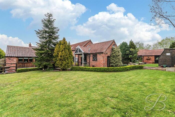 4 Bedroom Barn Conversion For Sale In Main Street, Milton, Newark, NG22