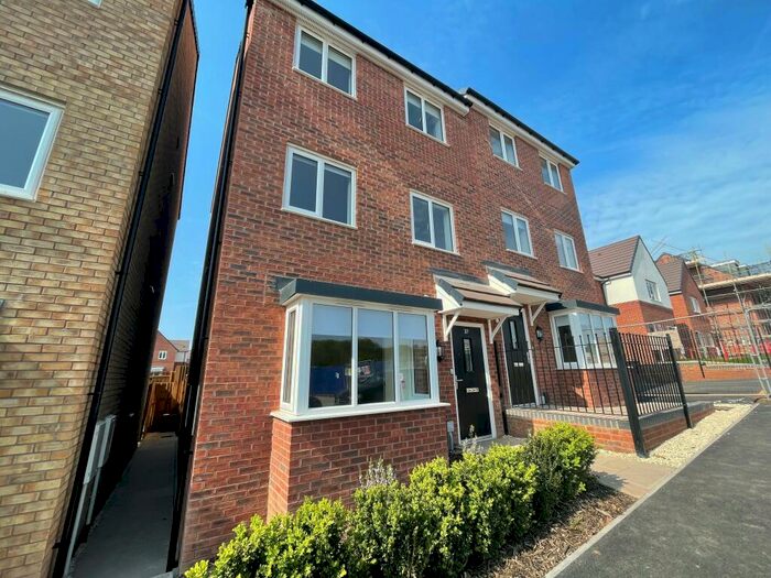 4 Bedroom House To Rent In Harviston Avenue, Gedling, NG4