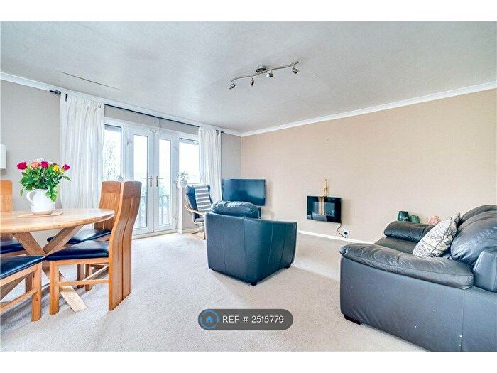 3 Bedroom Terraced House To Rent In Southcliffe Drive, Baildon, BD17