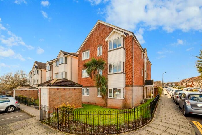 2 Bedroom Flat To Rent In Pinemartin Close, London, NW2