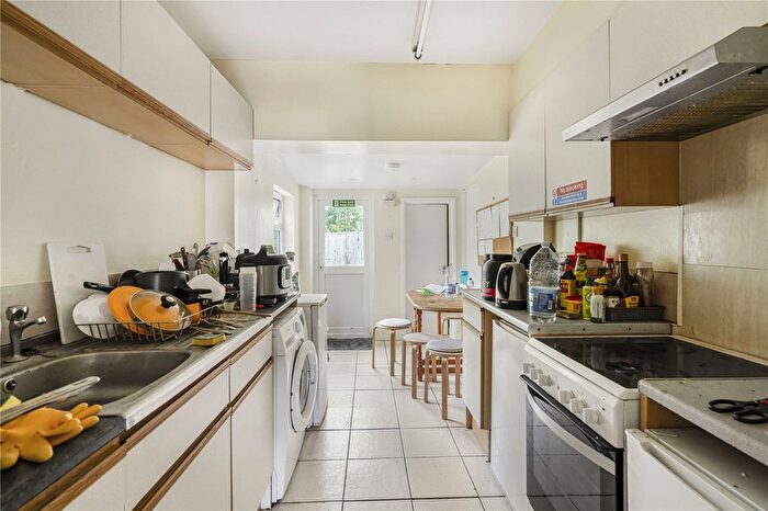 4 Bedroom Semi-Detached House To Rent In Morrell Avenue, Oxford, OX4