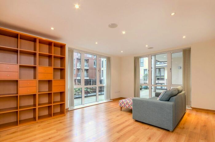 2 Bedroom Flat To Rent In Martyr Road, Guildford, GU1