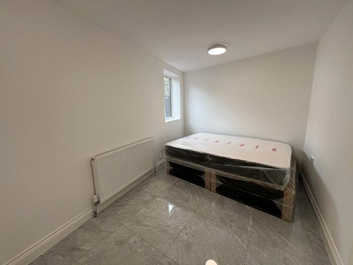 2 Bedroom Flat To Rent In Gainsborough Road, Dagenham, RM8