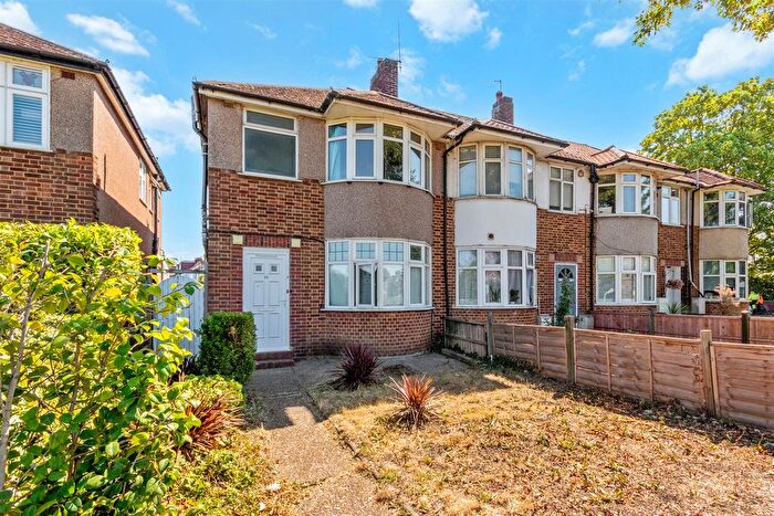 2 Bedroom Flat For Sale In Bushey Road, Raynes Park, SW20