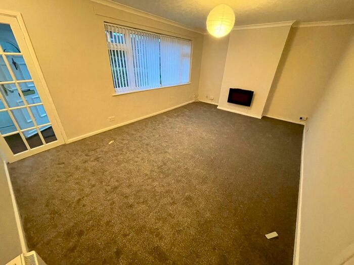 1 Bedroom Maisonette To Rent In Birchen Grove, Luton, LU2