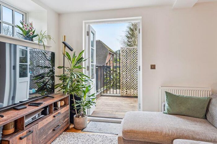 1 Bedroom Flat For Sale In High Street, Great Missenden, HP16