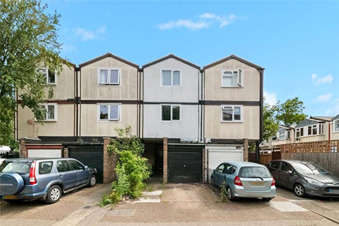 4 Bedroom Terraced House For Sale In Memorial Avenue, London, E15