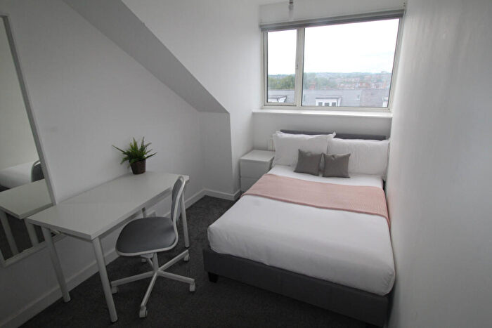 4 Bedroom Apartment To Rent In Ebor Place, LS6